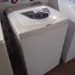 LOTE 437 - 01 MÁQUINA DE LAVAR ROUPAS MARCA CÔNSUL 5KG 220V. (NO ESTADO, LEILÃO NÃO TEM GARANTIA E NEM DEVOLUÇÃO, SUJEITO A POSSÍVEIS AVARIAS VISÍVEIS/OCULTAS E/OU AUSÊNCIA DE COMPONENTES).