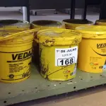LOTE 168 - 10 BALDES DE VEDACIT 3,6L SENDO PRIMER E MASSA ASFÁLTICA DIVERSOS. (NO ESTADO, LEILÃO NÃO TEM GARANTIA E NEM DEVOLUÇÃO, SUJEITO A POSSÍVEIS AVARIAS VISÍVEIS/OCULTAS E/OU AUSÊNCIA DE COMPONENTES).
