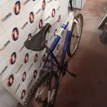 LOTE 288 - 01 BICICLETA ARO 26. (NO ESTADO, LEILÃO NÃO TEM GARANTIA E NEM DEVOLUÇÃO, SUJEITO A POSSÍVEIS AVARIAS VISÍVEIS/OCULTAS E/OU AUSÊNCIA DE COMPONENTES).