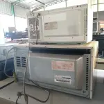 LOTE 272 - 02 MICRO-ONDAS MARCAS E MODELOS DIVERSOS. (NO ESTADO, LEILÃO NÃO TEM GARANTIA E NEM DEVOLUÇÃO, SUJEITO A POSSÍVEIS AVARIAS VISÍVEIS/OCULTAS E/OU AUSÊNCIA DE COMPONENTES).