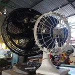 LOTE 410 - 02 VENTILADORES MARCAS E MODELOS DIVERSOS. (NO ESTADO, LEILÃO NÃO TEM GARANTIA E NEM DEVOLUÇÃO, SUJEITO A POSSÍVEIS AVARIAS VISÍVEIS/OCULTAS E/OU AUSÊNCIA DE COMPONENTES).