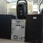 LOTE 261 - 01 APARELHO DE SOM 3X1 MARCA PHILIPS E 01 CAIXA DE SOM BLUETOOTH COM AVARIAS. (NO ESTADO, LEILÃO NÃO TEM GARANTIA E NEM DEVOLUÇÃO, SUJEITO A POSSÍVEIS AVARIAS VISÍVEIS/OCULTAS E/OU AUSÊNCIA DE COMPONENTES).