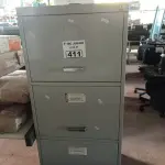 LOTE 411 - 01 ARMÁRIO DE AÇO COM 04 GAVETAS. (NO ESTADO, LEILÃO NÃO TEM GARANTIA E NEM DEVOLUÇÃO, SUJEITO A POSSÍVEIS AVARIAS VISÍVEIS/OCULTAS E/OU AUSÊNCIA DE COMPONENTES).