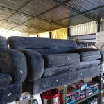 LOTE 141 - 02 SOFÁS DE 02 LUGARES. (NO ESTADO, LEILÃO NÃO TEM GARANTIA E NEM DEVOLUÇÃO, SUJEITO A POSSÍVEIS AVARIAS VISÍVEIS/OCULTAS E/OU AUSÊNCIA DE COMPONENTES).