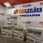 LOTE 178 - 04 CAIXAS COM ADESIVO DE SILICONE MULTIUSO TRANSPARENTE COM 12 BISNAGAS CADA. (NO ESTADO, LEILÃO NÃO TEM GARANTIA E NEM DEVOLUÇÃO, SUJEITO A POSSÍVEIS AVARIAS VISÍVEIS/OCULTAS E/OU AUSÊNCIA DE COMPONENTES).