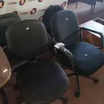 LOTE 429 - 04 CADEIRAS DE ESCRITÓRIO COM BASE GIRATÓRIA. (NO ESTADO, LEILÃO NÃO TEM GARANTIA E NEM DEVOLUÇÃO, SUJEITO A POSSÍVEIS AVARIAS VISÍVEIS/OCULTAS E/OU AUSÊNCIA DE COMPONENTES).