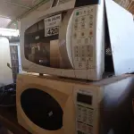LOTE 420 - 03 MICRO-ONDAS, 01 CAFETEIRA E 01 VENTILADOR MARCAS E MODELOS DIVERSOS PARA RETIRADA DE PEÇAS. (NO ESTADO, LEILÃO NÃO TEM GARANTIA E NEM DEVOLUÇÃO, SUJEITO A POSSÍVEIS AVARIAS VISÍVEIS/OCULTAS E/OU AUSÊNCIA DE COMPONENTES).