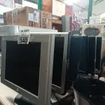 LOTE 340 - 06 MONITORES MARCAS E MODELOS DIVERSOS PARA RETIRADA DE PEÇAS. (NO ESTADO, LEILÃO NÃO TEM GARANTIA E NEM DEVOLUÇÃO, SUJEITO A POSSÍVEIS AVARIAS VISÍVEIS/OCULTAS E/OU AUSÊNCIA DE COMPONENTES).