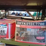 LOTE 165 - 02 CAIXAS DE DRYKOTEC 7700 18KG. (NO ESTADO, LEILÃO NÃO TEM GARANTIA E NEM DEVOLUÇÃO, SUJEITO A POSSÍVEIS AVARIAS VISÍVEIS/OCULTAS E/OU AUSÊNCIA DE COMPONENTES).