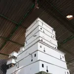 LOTE 139 - 01 LOTE COM VÁRIAS LUMINÁRIAS DE EMBUTIR MARCAS E MODELOS DIVERSOS. (NO ESTADO, LEILÃO NÃO TEM GARANTIA E NEM DEVOLUÇÃO, SUJEITO A POSSÍVEIS AVARIAS VISÍVEIS/OCULTAS E/OU AUSÊNCIA DE COMPONENTES).