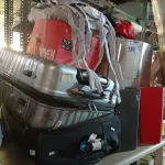 LOTE 188 - 01 LOTE COM VÁRIOS RECORTES DE TECIDO, ENFEITES, 04 LIXEIRAS E 02 MALAS MARCAS E MODELOS DIVERSOS. (NO ESTADO, LEILÃO NÃO TEM GARANTIA E NEM DEVOLUÇÃO, SUJEITO A POSSÍVEIS AVARIAS VISÍVEIS/OCULTAS E/OU AUSÊNCIA DE COMPONENTES).