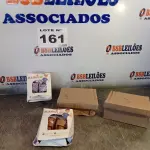 LOTE 161 - 04 – PARES DE CALÇADOS RECÉM-NASCIDO (NO ESTADO, NÃO SABEMOS SE FUNCIONA. LEILÃO NÃO TEM GARANTIA E NEM DEVOLUÇÃO, SUJEITO A POSSÍVEIS AVARIAS VISÍVEIS/OCULTAS E/OU AUSÊNCIA DE COMPONENTES)