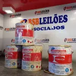 LOTE 045 - 04 - LATAS ADESIVO DE CONTATO FORMICA (NO ESTADO, NÃO SABEMOS SE FUNCIONA. LEILÃO NÃO TEM GARANTIA E NEM DEVOLUÇÃO, SUJEITO A POSSÍVEIS AVARIAS VISÍVEIS/OCULTAS E/OU AUSÊNCIA DE COMPONENTES)