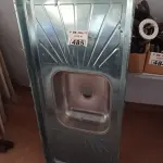 LOTE 485 - 01 PIA EM AÇO INOX CIMENTADA COM 01 CUBA MEDINDO 1,20M X 0,53CM. (NO ESTADO, LEILÃO NÃO TEM GARANTIA E NEM DEVOLUÇÃO, SUJEITO A POSSÍVEIS AVARIAS VISÍVEIS/OCULTAS E/OU AUSÊNCIA DE COMPONENTES).