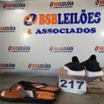 LOTE 217 - 02 – PARES DE CALÇADOS MASCULINO Nº 43 (NO ESTADO, NÃO SABEMOS SE FUNCIONA. LEILÃO NÃO TEM GARANTIA E NEM DEVOLUÇÃO, SUJEITO A POSSÍVEIS AVARIAS VISÍVEIS/OCULTAS E/OU AUSÊNCIA DE COMPONENTES)