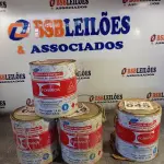 LOTE 045 - 04 - LATAS ADESIVO DE CONTATO FORMICA (NO ESTADO, NÃO SABEMOS SE FUNCIONA. LEILÃO NÃO TEM GARANTIA E NEM DEVOLUÇÃO, SUJEITO A POSSÍVEIS AVARIAS VISÍVEIS/OCULTAS E/OU AUSÊNCIA DE COMPONENTES)