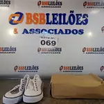 LOTE 069 - 02 – PARES DE CALÇADOS FEMININO Nº 36 (NO ESTADO, NÃO SABEMOS SE FUNCIONA. LEILÃO NÃO TEM GARANTIA E NEM DEVOLUÇÃO, SUJEITO A POSSÍVEIS AVARIAS VISÍVEIS/OCULTAS E/OU AUSÊNCIA DE COMPONENTES)