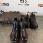 LOTE 220 - 02 – PARES DE CALÇADOS MASCULINO Nº 42 (NO ESTADO, NÃO SABEMOS SE FUNCIONA. LEILÃO NÃO TEM GARANTIA E NEM DEVOLUÇÃO, SUJEITO A POSSÍVEIS AVARIAS VISÍVEIS/OCULTAS E/OU AUSÊNCIA DE COMPONENTES)
