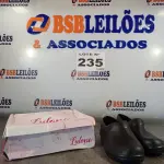 LOTE 235 - 02 – PARES DE CALÇADOS FEMININO Nº 34 (NO ESTADO, NÃO SABEMOS SE FUNCIONA. LEILÃO NÃO TEM GARANTIA E NEM DEVOLUÇÃO, SUJEITO A POSSÍVEIS AVARIAS VISÍVEIS/OCULTAS E/OU AUSÊNCIA DE COMPONENTES)