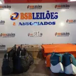 LOTE 181 - 02 – PARES DE CALÇADOS MASCULINO Nº 42 (NO ESTADO, NÃO SABEMOS SE FUNCIONA. LEILÃO NÃO TEM GARANTIA E NEM DEVOLUÇÃO, SUJEITO A POSSÍVEIS AVARIAS VISÍVEIS/OCULTAS E/OU AUSÊNCIA DE COMPONENTES)
