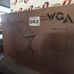 LOTE 062 - 01 - MESA GAMER (NO ESTADO, NÃO SABEMOS SE FUNCIONA. LEILÃO NÃO TEM GARANTIA E NEM DEVOLUÇÃO, SUJEITO A POSSÍVEIS AVARIAS VISÍVEIS/OCULTAS E/OU AUSÊNCIA DE COMPONENTES)