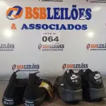 LOTE 064 - 02 – PARES DE CALÇADOS MASCULINO Nº 39 (NO ESTADO, NÃO SABEMOS SE FUNCIONA. LEILÃO NÃO TEM GARANTIA E NEM DEVOLUÇÃO, SUJEITO A POSSÍVEIS AVARIAS VISÍVEIS/OCULTAS E/OU AUSÊNCIA DE COMPONENTES)
