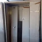 LOTE 507 - 01 ARMÁRIO DE AÇO COM AVARIAS. (NO ESTADO, LEILÃO NÃO TEM GARANTIA E NEM DEVOLUÇÃO, SUJEITO A POSSÍVEIS AVARIAS VISÍVEIS/OCULTAS E/OU AUSÊNCIA DE COMPONENTES).