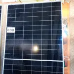 LOTE 038 - 01 - PAINEL SOLAR FOTOVOLTAICO (NO ESTADO, NÃO SABEMOS SE FUNCIONA. LEILÃO NÃO TEM GARANTIA E NEM DEVOLUÇÃO, SUJEITO A POSSÍVEIS AVARIAS VISÍVEIS/OCULTAS E/OU AUSÊNCIA DE COMPONENTES)