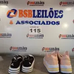 LOTE 115 - 02 – PARES DE CALÇADOS FEMININO Nº 38 (NO ESTADO, NÃO SABEMOS SE FUNCIONA. LEILÃO NÃO TEM GARANTIA E NEM DEVOLUÇÃO, SUJEITO A POSSÍVEIS AVARIAS VISÍVEIS/OCULTAS E/OU AUSÊNCIA DE COMPONENTES)
