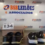 LOTE 134 - 02 – PARES DE CALÇADOS MASCULINO Nº 39 (NO ESTADO, NÃO SABEMOS SE FUNCIONA. LEILÃO NÃO TEM GARANTIA E NEM DEVOLUÇÃO, SUJEITO A POSSÍVEIS AVARIAS VISÍVEIS/OCULTAS E/OU AUSÊNCIA DE COMPONENTES)