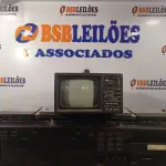 LOTE 473 - 01 STÉREO TV/RADIO CASSETE RECORDER E 01 TV/RADIO 12V. (NO ESTADO, LEILÃO NÃO TEM GARANTIA E NEM DEVOLUÇÃO, SUJEITO A POSSÍVEIS AVARIAS VISÍVEIS/OCULTAS E/OU AUSÊNCIA DE COMPONENTES).