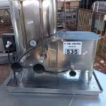 LOTE 535 - 01 CAFETEIRA INDUSTRIAL. (NO ESTADO, LEILÃO NÃO TEM GARANTIA E NEM DEVOLUÇÃO, SUJEITO A POSSÍVEIS AVARIAS VISÍVEIS/OCULTAS E/OU AUSÊNCIA DE COMPONENTES).