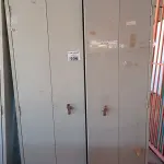 LOTE 506 - 01 ARMÁRIO DE AÇO COM 02 PORTAS E 04 PRATELEIRAS. (NO ESTADO, LEILÃO NÃO TEM GARANTIA E NEM DEVOLUÇÃO, SUJEITO A POSSÍVEIS AVARIAS VISÍVEIS/OCULTAS E/OU AUSÊNCIA DE COMPONENTES).
