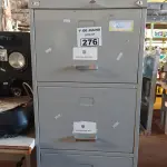 LOTE 276 - 01 ARMÁRIO DE AÇO COM 04 GAVETAS. (NO ESTADO, LEILÃO NÃO TEM GARANTIA E NEM DEVOLUÇÃO, SUJEITO A POSSÍVEIS AVARIAS VISÍVEIS/OCULTAS E/OU AUSÊNCIA DE COMPONENTES).