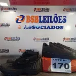 LOTE 170 - 02 – PARES DE CALÇADOS MASCULINO Nº 42 (NO ESTADO, NÃO SABEMOS SE FUNCIONA. LEILÃO NÃO TEM GARANTIA E NEM DEVOLUÇÃO, SUJEITO A POSSÍVEIS AVARIAS VISÍVEIS/OCULTAS E/OU AUSÊNCIA DE COMPONENTES)
