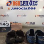 LOTE 145 - 02 – PARES DE CALÇADOS MASCULINO Nº 39 (NO ESTADO, NÃO SABEMOS SE FUNCIONA. LEILÃO NÃO TEM GARANTIA E NEM DEVOLUÇÃO, SUJEITO A POSSÍVEIS AVARIAS VISÍVEIS/OCULTAS E/OU AUSÊNCIA DE COMPONENTES)
