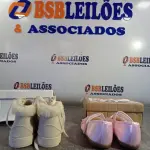 LOTE 185 - 02 – PARES DE CALÇADOS INFANTIL Nº 23 (NO ESTADO, NÃO SABEMOS SE FUNCIONA. LEILÃO NÃO TEM GARANTIA E NEM DEVOLUÇÃO, SUJEITO A POSSÍVEIS AVARIAS VISÍVEIS/OCULTAS E/OU AUSÊNCIA DE COMPONENTES)