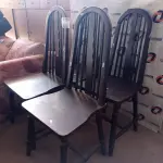 LOTE 488 - 04 CADEIRAS EM MADEIRA. (NO ESTADO, LEILÃO NÃO TEM GARANTIA E NEM DEVOLUÇÃO, SUJEITO A POSSÍVEIS AVARIAS VISÍVEIS/OCULTAS E/OU AUSÊNCIA DE COMPONENTES).