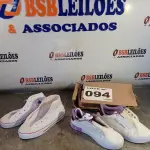 LOTE 094 - 02 – PARES DE CALÇADOS FEMININO Nº 35 (NO ESTADO, NÃO SABEMOS SE FUNCIONA. LEILÃO NÃO TEM GARANTIA E NEM DEVOLUÇÃO, SUJEITO A POSSÍVEIS AVARIAS VISÍVEIS/OCULTAS E/OU AUSÊNCIA DE COMPONENTES)