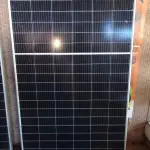 LOTE 038 - 01 - PAINEL SOLAR FOTOVOLTAICO (NO ESTADO, NÃO SABEMOS SE FUNCIONA. LEILÃO NÃO TEM GARANTIA E NEM DEVOLUÇÃO, SUJEITO A POSSÍVEIS AVARIAS VISÍVEIS/OCULTAS E/OU AUSÊNCIA DE COMPONENTES)