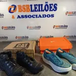 LOTE 181 - 02 – PARES DE CALÇADOS MASCULINO Nº 42 (NO ESTADO, NÃO SABEMOS SE FUNCIONA. LEILÃO NÃO TEM GARANTIA E NEM DEVOLUÇÃO, SUJEITO A POSSÍVEIS AVARIAS VISÍVEIS/OCULTAS E/OU AUSÊNCIA DE COMPONENTES)