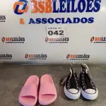 LOTE 042 - 02 – PARES DE CALÇADOS FEMININO Nº 35 (NO ESTADO, NÃO SABEMOS SE FUNCIONA. LEILÃO NÃO TEM GARANTIA E NEM DEVOLUÇÃO, SUJEITO A POSSÍVEIS AVARIAS VISÍVEIS/OCULTAS E/OU AUSÊNCIA DE COMPONENTES)