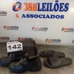 LOTE 142 - 02 – PARES DE CALÇADOS FEMININO Nº 38 (NO ESTADO, NÃO SABEMOS SE FUNCIONA. LEILÃO NÃO TEM GARANTIA E NEM DEVOLUÇÃO, SUJEITO A POSSÍVEIS AVARIAS VISÍVEIS/OCULTAS E/OU AUSÊNCIA DE COMPONENTES)