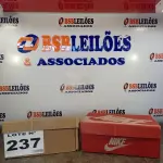 LOTE 237 - 02 – PARES DE CALÇADOS MASCULINO Nº 42 (NO ESTADO, NÃO SABEMOS SE FUNCIONA. LEILÃO NÃO TEM GARANTIA E NEM DEVOLUÇÃO, SUJEITO A POSSÍVEIS AVARIAS VISÍVEIS/OCULTAS E/OU AUSÊNCIA DE COMPONENTES)