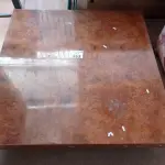 LOTE 493 - 01 MESA DE CENTRO EM MADEIRA LAQUEADA. (NO ESTADO, LEILÃO NÃO TEM GARANTIA E NEM DEVOLUÇÃO, SUJEITO A POSSÍVEIS AVARIAS VISÍVEIS/OCULTAS E/OU AUSÊNCIA DE COMPONENTES).