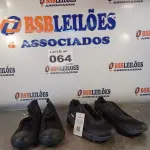 LOTE 064 - 02 – PARES DE CALÇADOS MASCULINO Nº 39 (NO ESTADO, NÃO SABEMOS SE FUNCIONA. LEILÃO NÃO TEM GARANTIA E NEM DEVOLUÇÃO, SUJEITO A POSSÍVEIS AVARIAS VISÍVEIS/OCULTAS E/OU AUSÊNCIA DE COMPONENTES)