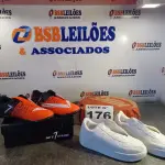 LOTE 176 - 02 – PARES DE CALÇADOS MASCULINO Nº 42 (NO ESTADO, NÃO SABEMOS SE FUNCIONA. LEILÃO NÃO TEM GARANTIA E NEM DEVOLUÇÃO, SUJEITO A POSSÍVEIS AVARIAS VISÍVEIS/OCULTAS E/OU AUSÊNCIA DE COMPONENTES)