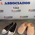 LOTE 102 - 02 – PARES DE CALÇADOS FEMININO Nº 37 (NO ESTADO, NÃO SABEMOS SE FUNCIONA. LEILÃO NÃO TEM GARANTIA E NEM DEVOLUÇÃO, SUJEITO A POSSÍVEIS AVARIAS VISÍVEIS/OCULTAS E/OU AUSÊNCIA DE COMPONENTES)