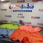 LOTE 242 - 05 – SHORTS FEMININO (NO ESTADO, NÃO SABEMOS SE FUNCIONA. LEILÃO NÃO TEM GARANTIA E NEM DEVOLUÇÃO, SUJEITO A POSSÍVEIS AVARIAS VISÍVEIS/OCULTAS E/OU AUSÊNCIA DE COMPONENTES)