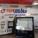 LOTE 116 - 02 - REFLETOR LED 400W BIVOLT (NO ESTADO, NÃO SABEMOS SE FUNCIONA. LEILÃO NÃO TEM GARANTIA E NEM DEVOLUÇÃO, SUJEITO A POSSÍVEIS AVARIAS VISÍVEIS/OCULTAS E/OU AUSÊNCIA DE COMPONENTES)